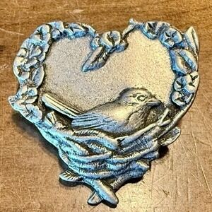 VTG Birds Blooms 2004 Brooch Pewter Lapel Pin Heart Bird Floral Nest Grannycore